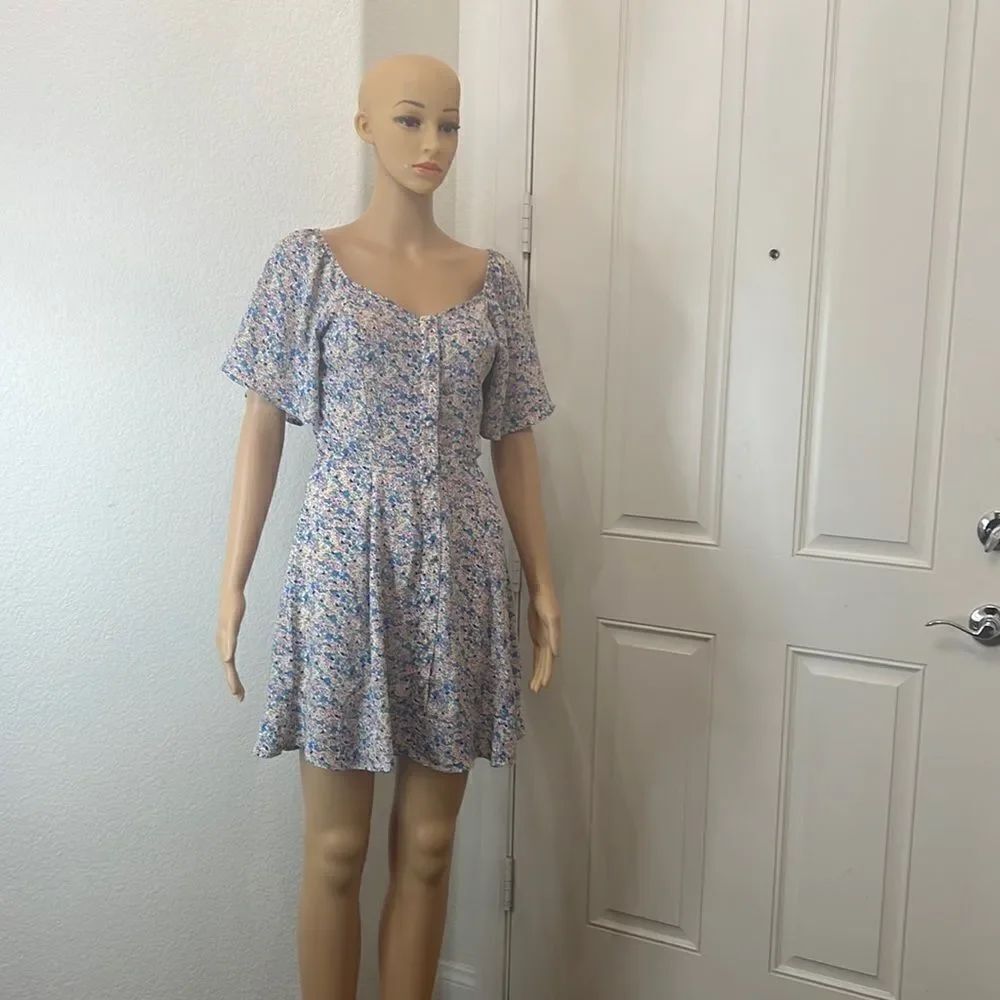 Sienna Sky Dress Size Small Sweet Heart Neck Short Sleeve Floral Mini Blue Pink